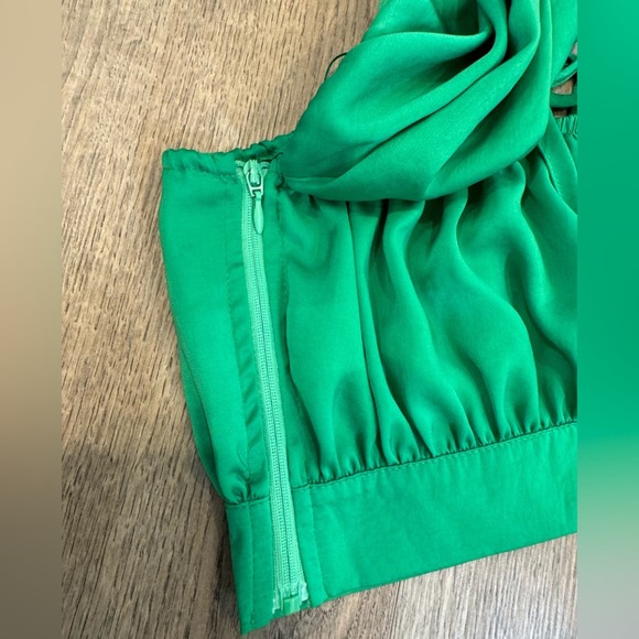 Superdown crop top green satin off-shoulder balloon sleeve blouse M - Picture 5 of 12